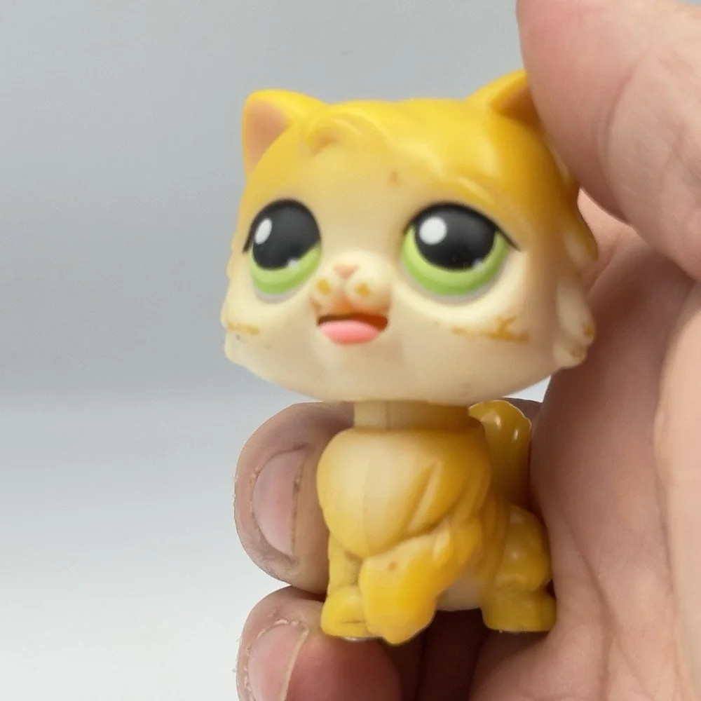 Littlest Pet Shop LPS 1st Generation Yellow Cat With Moving Tongue 2005